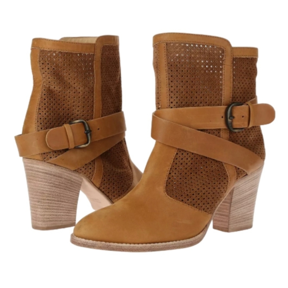 Aquatalia Ankle Boot Size 8 Color Brown